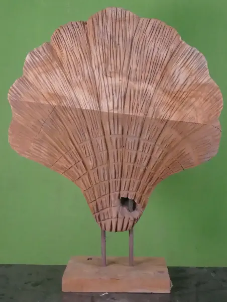 Product image 3 of the product “A shell made from teak wood on a stand ”